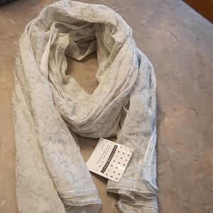 Gretchen Scott scarf